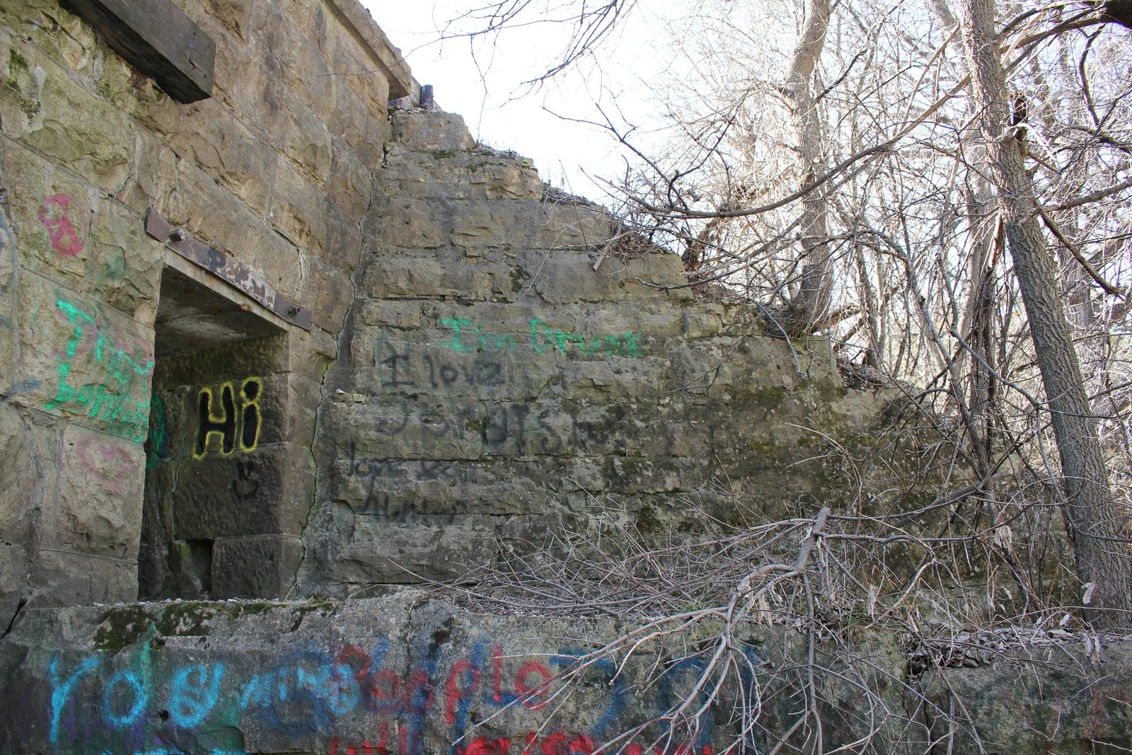 Northwest wing wall
